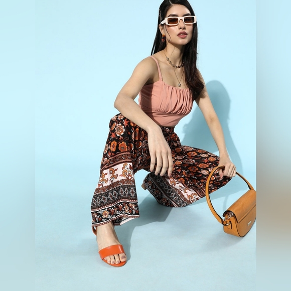 Berrylush Women Solid Pink Sleeveless Pleated Crop Top - Picture 5 of 9